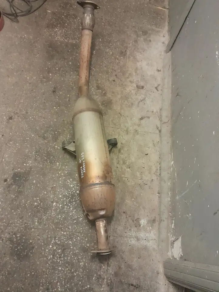 Toyota Avensis T270 (2015 - 2018) 10X04 Катализатор / DPF / FAP — фото 2