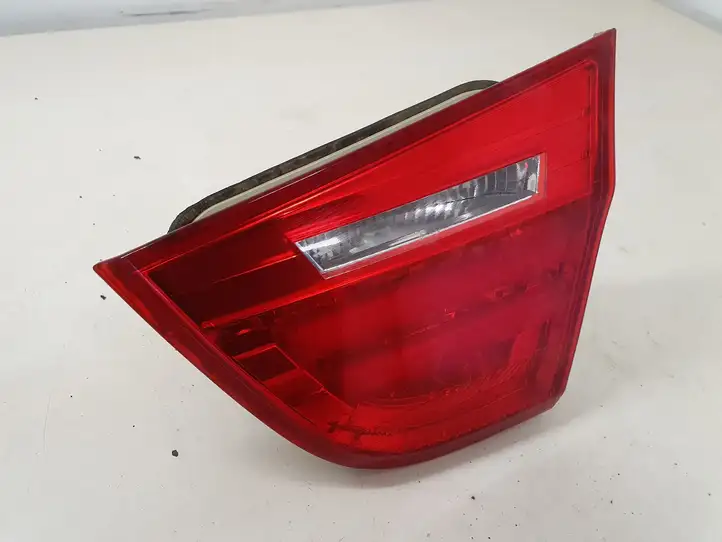 BMW 3 E90 E91 (2005 - 2012) 4871734 Задний фонарь в крышке багажника — фото 1