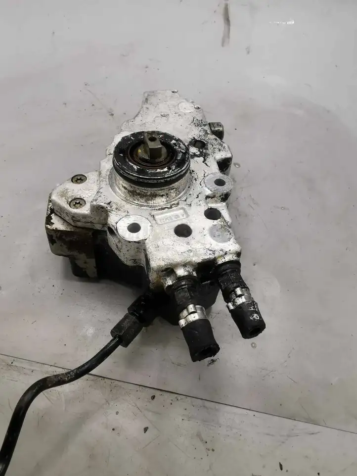 Mercedes-Benz E W211 (2002 - 2009)  A6460700101 Топливный насос