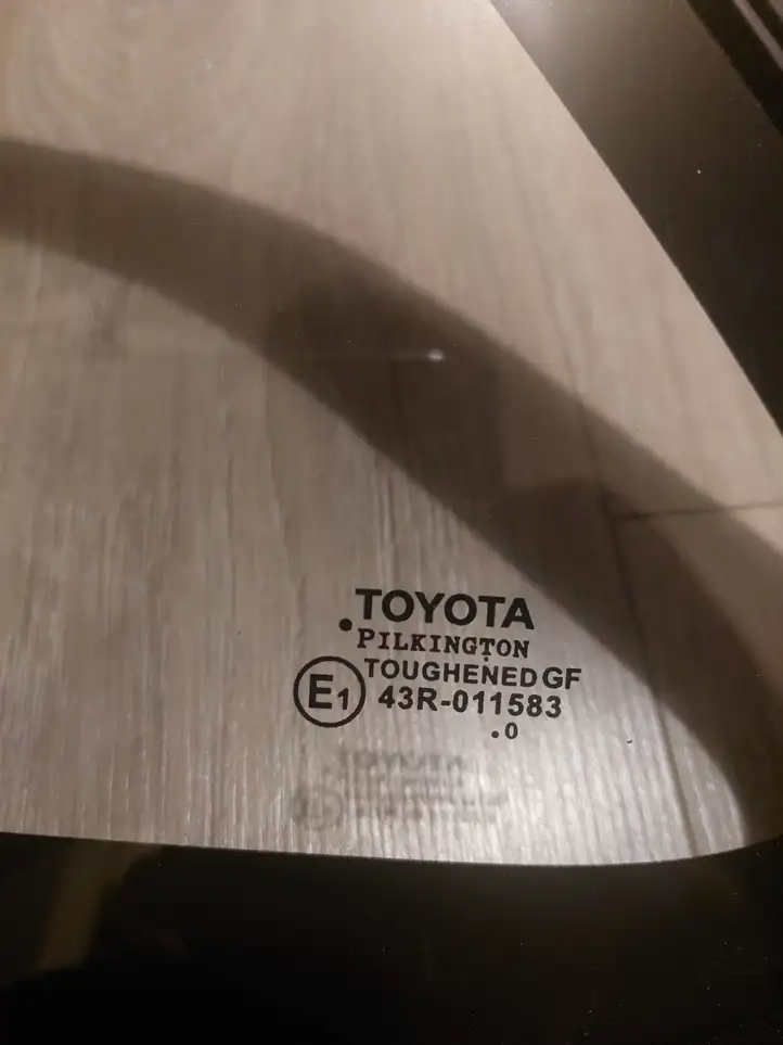 Toyota Corolla E210 E21 (2018 - ) 43R011583 Заднее боковое стекло — фото 4