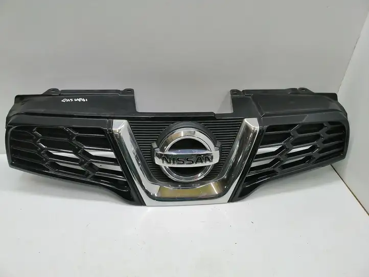 Nissan Qashqai (2010 - 2013) 62310BR00A Верхняя решетка радиатора — фото 1
