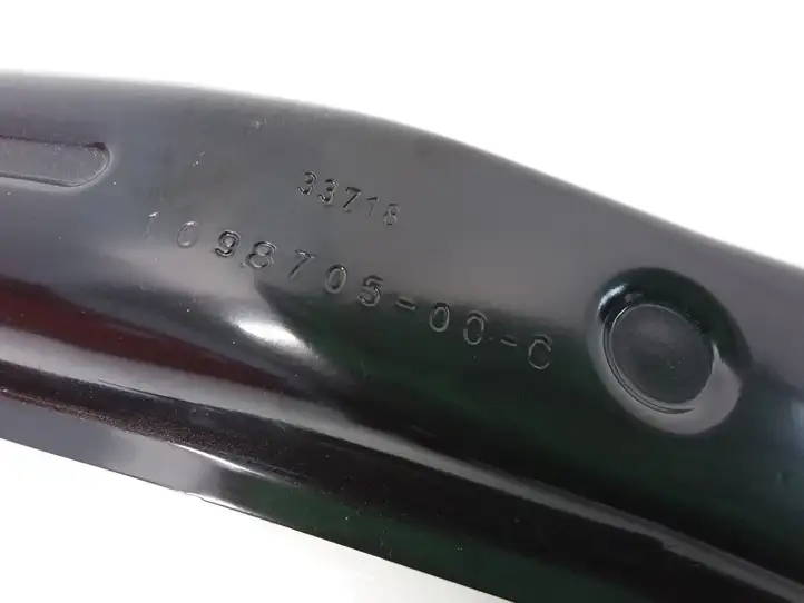 Tesla Model 3   109870500C Другая внешняя деталь