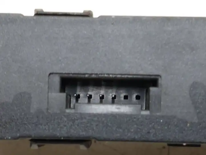 BMW 5 E60 E61 (2004 - 2010)  8948128 Включатель DTC