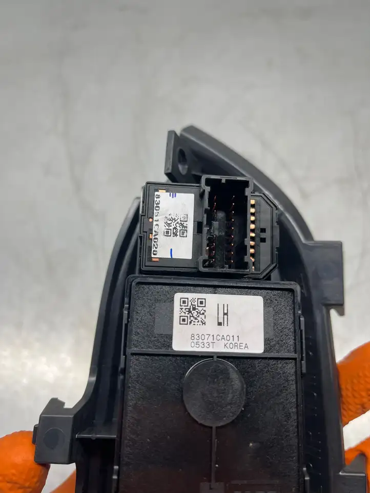 Subaru BRZ (2012 - 2016) 83071CA011 Кнопка стеклоподъемников — фото 6