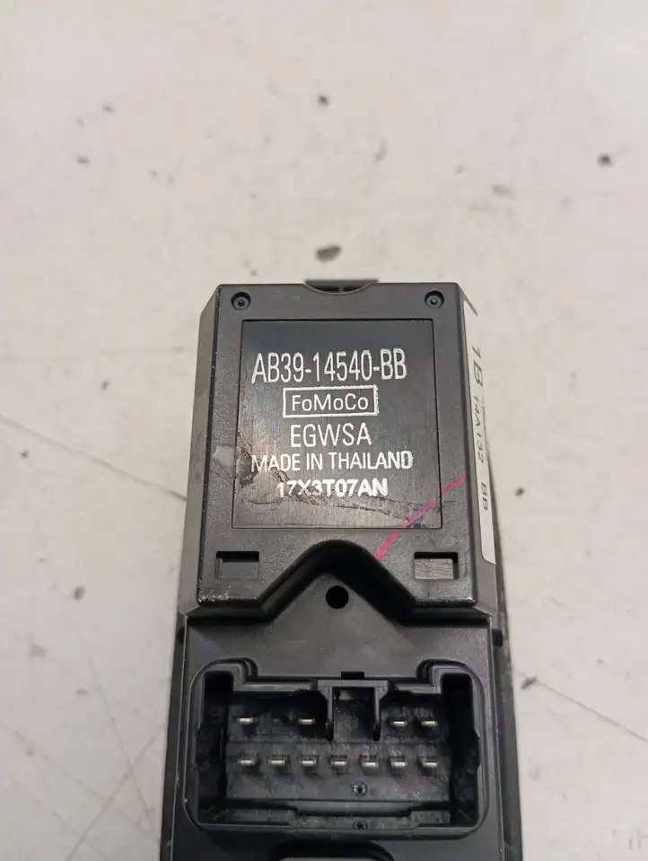 Ford Ranger (2011 - 2015) AB3914540BB Кнопка стеклоподъемников — фото 4