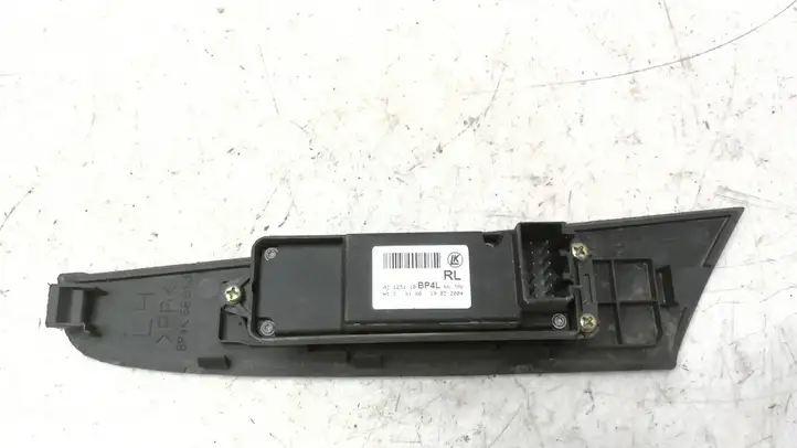 Mazda 3 I (2003 - 2006) BP4K5581J Кнопка стеклоподъемников — фото 11