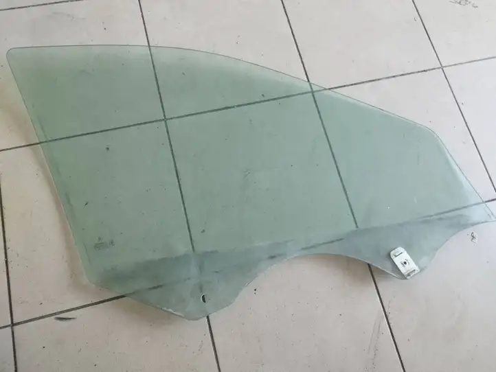Mercedes-Benz C W203 (2000 - 2007)  43R001193 Основное стекло передних дверей (четырехдверного автомобиля)