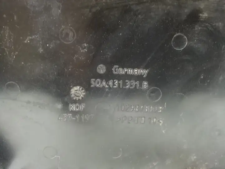 Volkswagen Touran III (2016 - ) 5QA131331B Прочие детали моторного отсека — фото 4