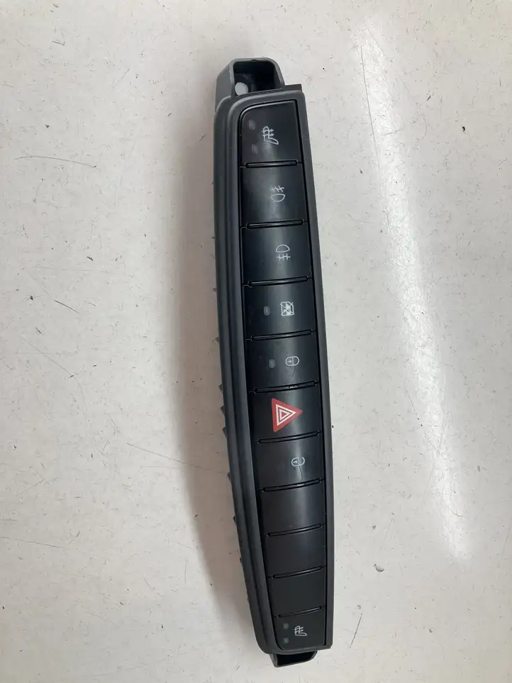 Smart ForTwo I (2000 - 2007) A4548203710 Включатель аварийных фонарей — фото 4