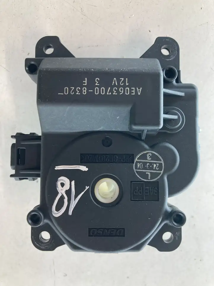 Smart ForTwo I (2000 - 2007) AE0637008320 Двигатель задвижки потока воздуха — фото 1