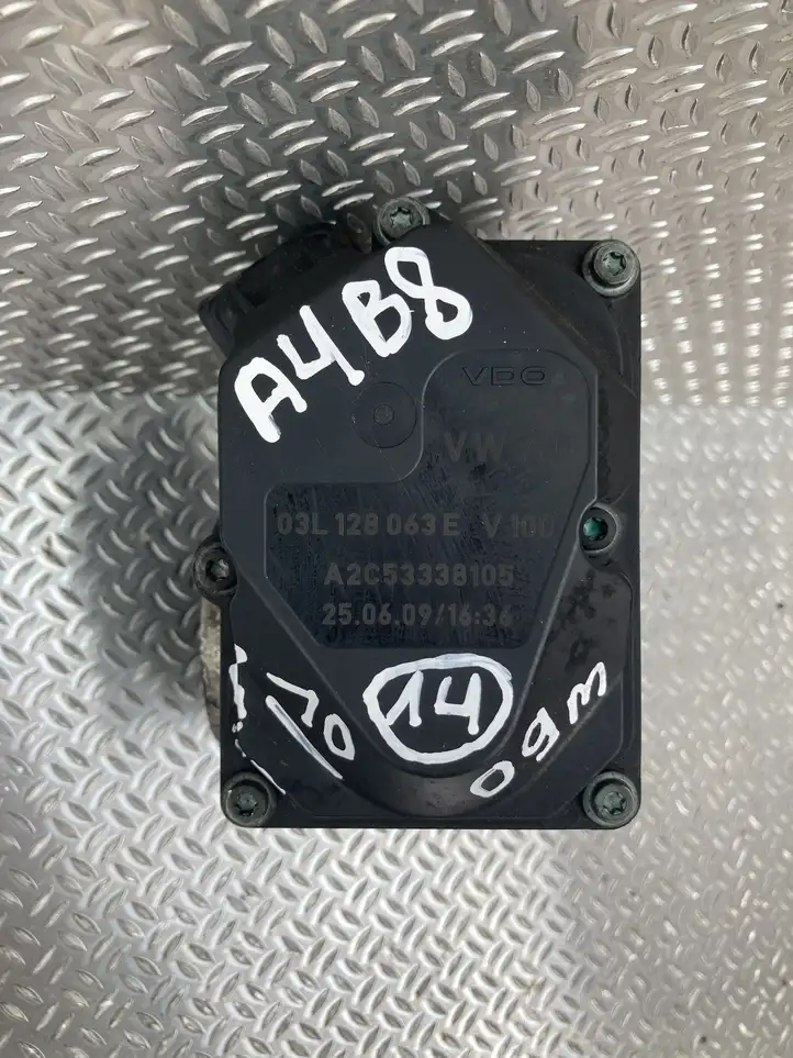 Audi A4 S4 B8 8K (2007 - 2011) 03L128063E Дроссельная заслонка — фото 1