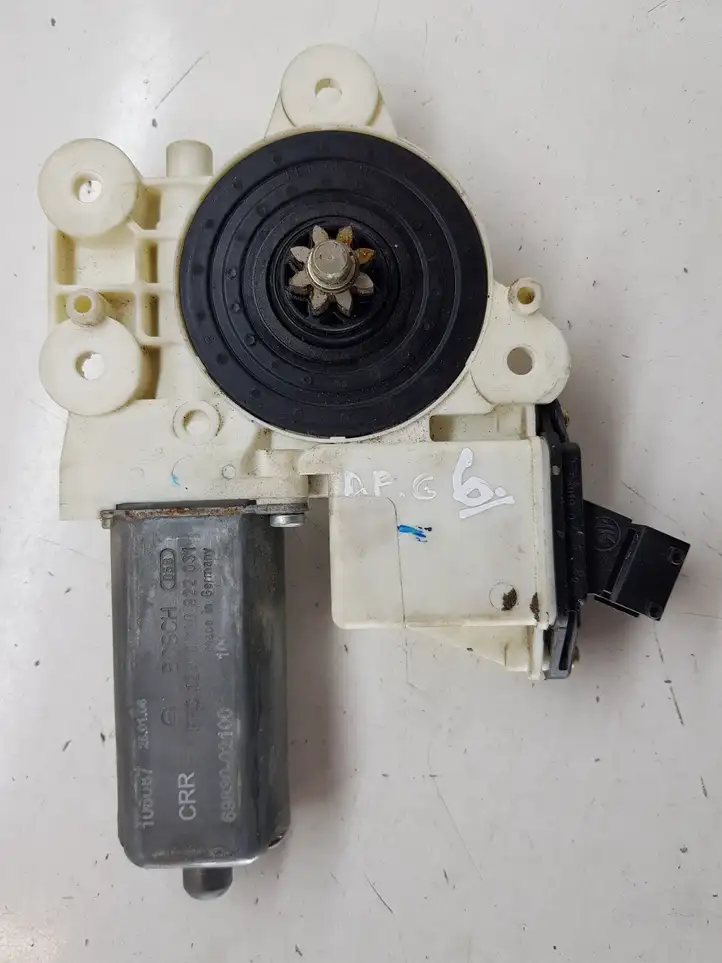 Toyota Corolla E120 E130 (2004 - 2007) 6983002100 Стеклоподъемник задней двери — фото 2