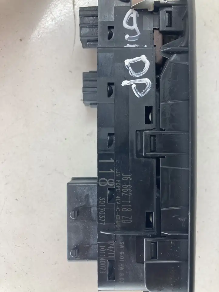 Peugeot 508 (2010 - 2014) 36662118ZD Блок кнопок стеклоподъемников — фото 2