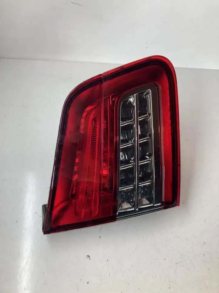 Citroen C5 (2008 - 2017) 9675067780 Задний фонарь в крышке багажника — фото 1