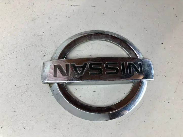 Nissan Primastar (2001 - 2014) Эмблема производителя — фото 1