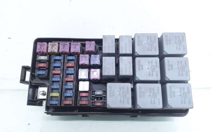 Chevrolet Nubira (2003 - 2009)  0320J200060511 Блок монтирования реле