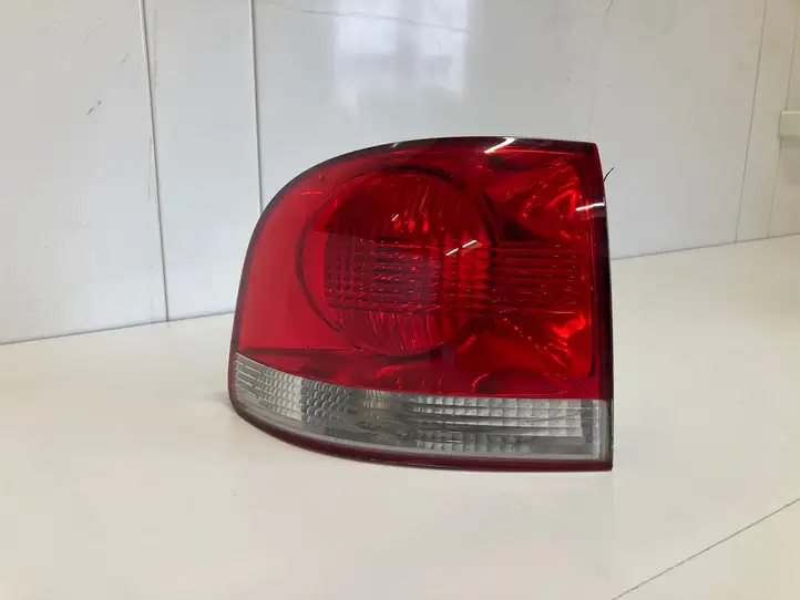 Volkswagen Touareg I (2002 - 2010) 7L6945095K Задний фонарь в кузове — фото 1