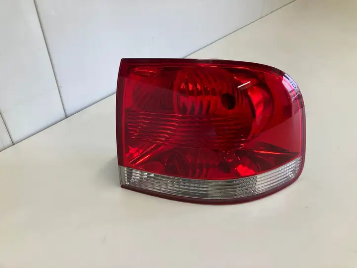 Volkswagen Touareg I (2002 - 2010) 7L6945096K Задний фонарь в кузове — фото 1