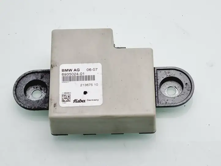 BMW X5 E70 (2006 - 2013) 6935024 Усилитель антенны — фото 1