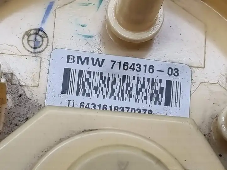 BMW X5 E70 (2006 - 2013) 7164316 Датчик уровня топлива — фото 3