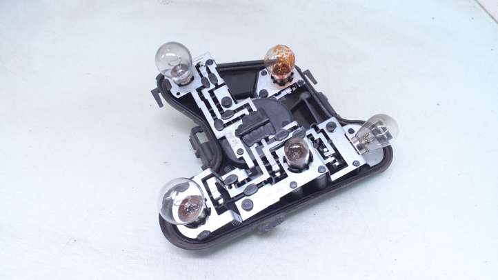 Audi A4 (2000 - 2006)  153948 Деталь заднего фонаря
