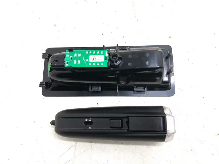 Citroen C4 Grand Picasso (2013 - 2016) 9685632280 Автомобильный фонарик — фото 4