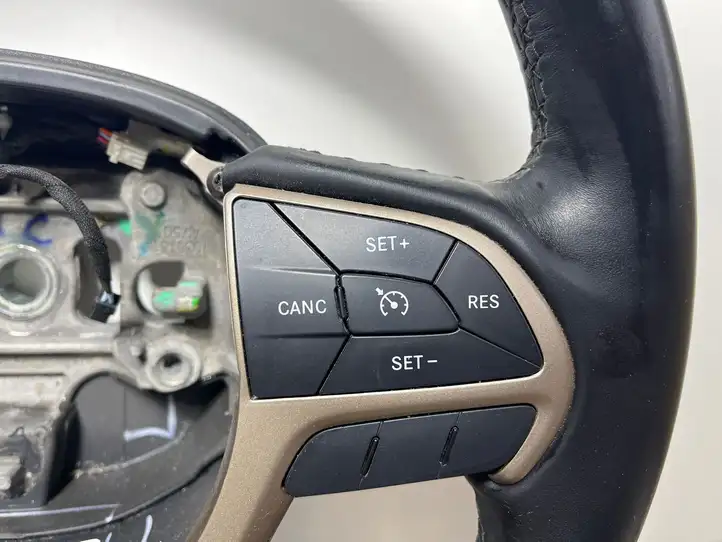 Jeep Cherokee (2013 - 2017) Руль — фото 9