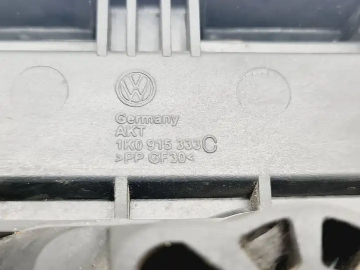 Volkswagen PASSAT B6 (2005 - 2010) 1K0915333 Площадка аккумулятора — фото 3