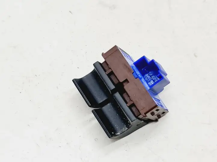 Volkswagen PASSAT B6 (2005 - 2010) 3C0959903B Кнопка закрытия крышки багажника — фото 2