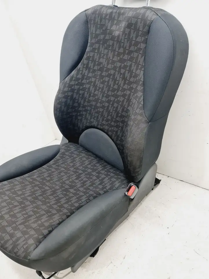 Nissan Note (E11) (2006 - 2014) Переднее сиденье пассажира — фото 2