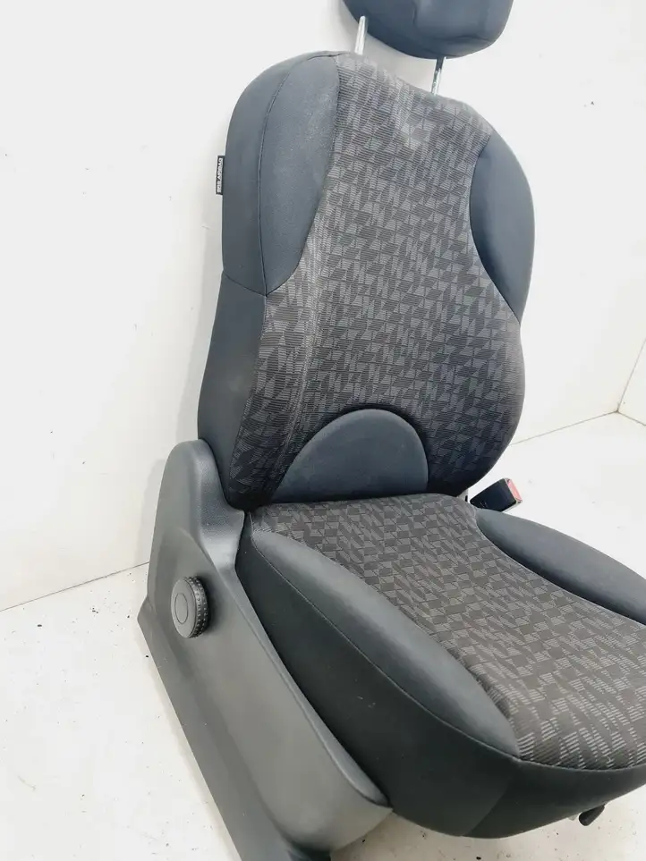 Nissan Note (E11) (2006 - 2014) Переднее сиденье пассажира — фото 3