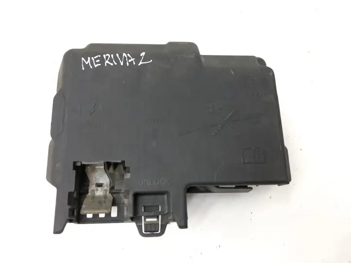 Opel Meriva B (2010 - 2014) 525230582 Крышка ящика аккумулятора — фото 1