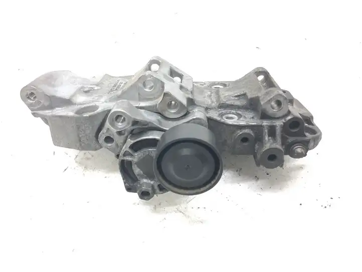 BMW X3 F25 (2010 - 2017) 11168506863 Кронштейн генератора — фото 3