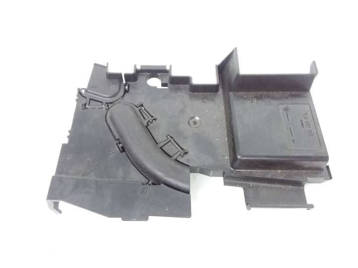 Volkswagen Touareg I (2002 - 2010)  7L0937555 Крышка ящика предохранителей