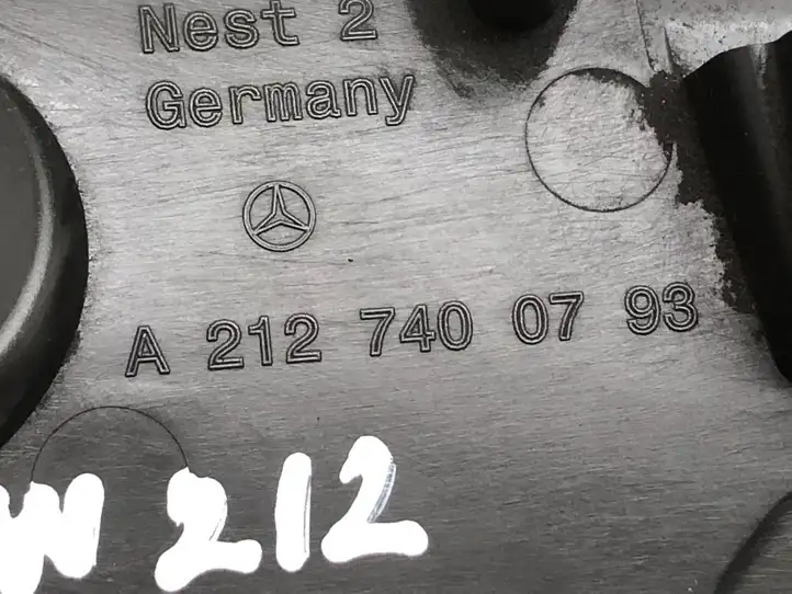 Mercedes-Benz E W212 (2009 - 2016) A2127400793 Кнопка закрытия багажника — фото 2