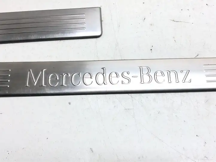 Mercedes-Benz E W212 (2009 - 2016) 2126861136 Внутренняя обшивка порога (комплект) — фото 2