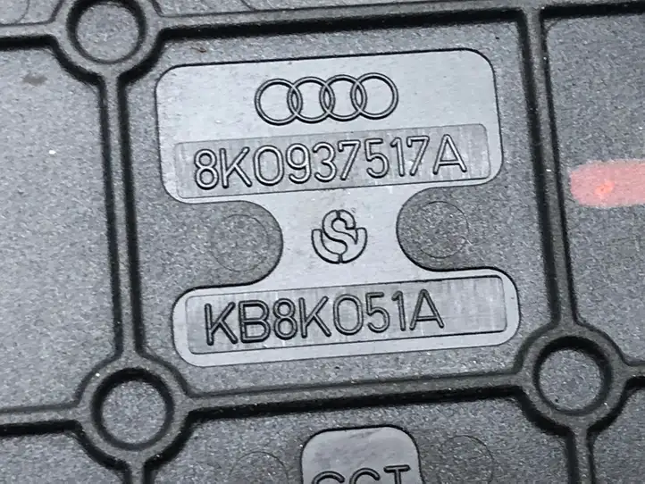 Audi A5 8T 8F (2007 - 2011) 8K0937517A Клеммный узел плюсовых проводов — фото 2