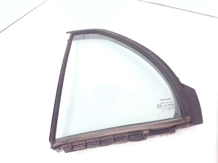 Toyota Yaris (2005 - 2009)  681890D050 Маленькое стекло 