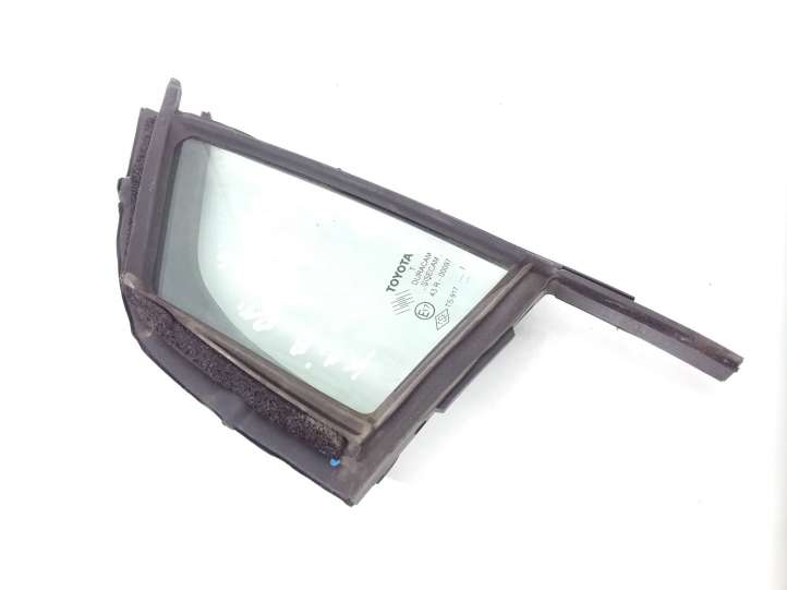 Toyota Yaris (2005 - 2009)  682160D010 Маленькое стекло 
