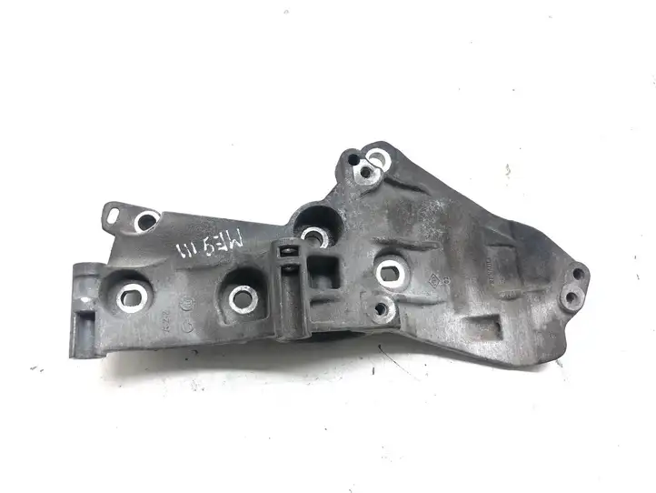 Renault Megane III (2009 - 2016) 8200669494 Кронштейн двигателя — фото 1