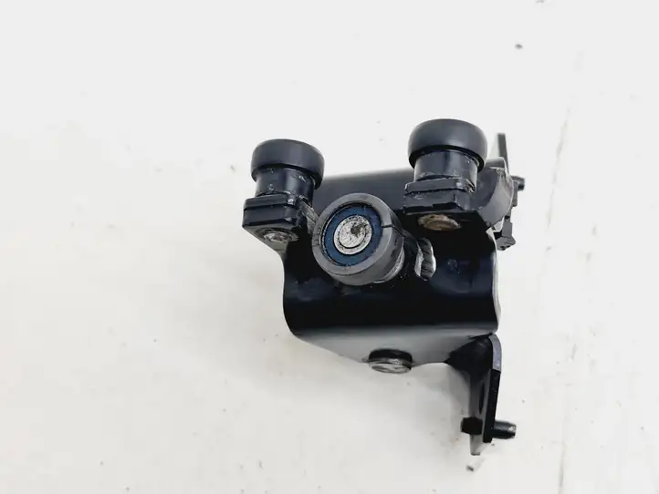 Citroen Berlingo (2008 - 2012) 680486580 Средняя направляющая ролика раздвижной двери — фото 3