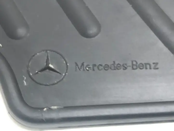 Mercedes-Benz C W204 (2007 - 2014) A2046840003 Передний коврик салона — фото 3