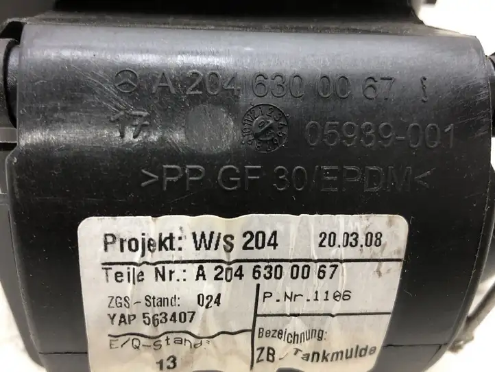 Mercedes-Benz C W204 (2007 - 2014) A2046300067 Крышка топливного бака — фото 2