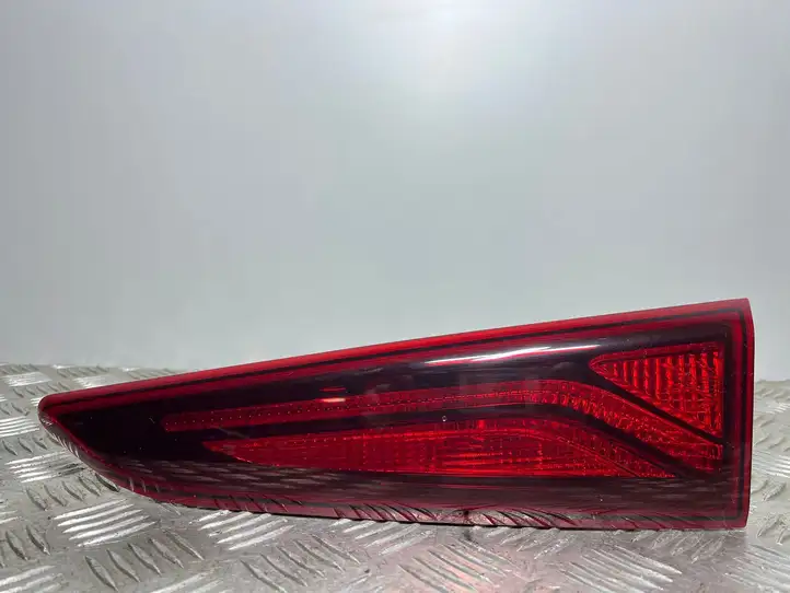 Hyundai Kona I (2017 - 2022) 92404J90 Задний фонарь в крышке багажника — фото 1