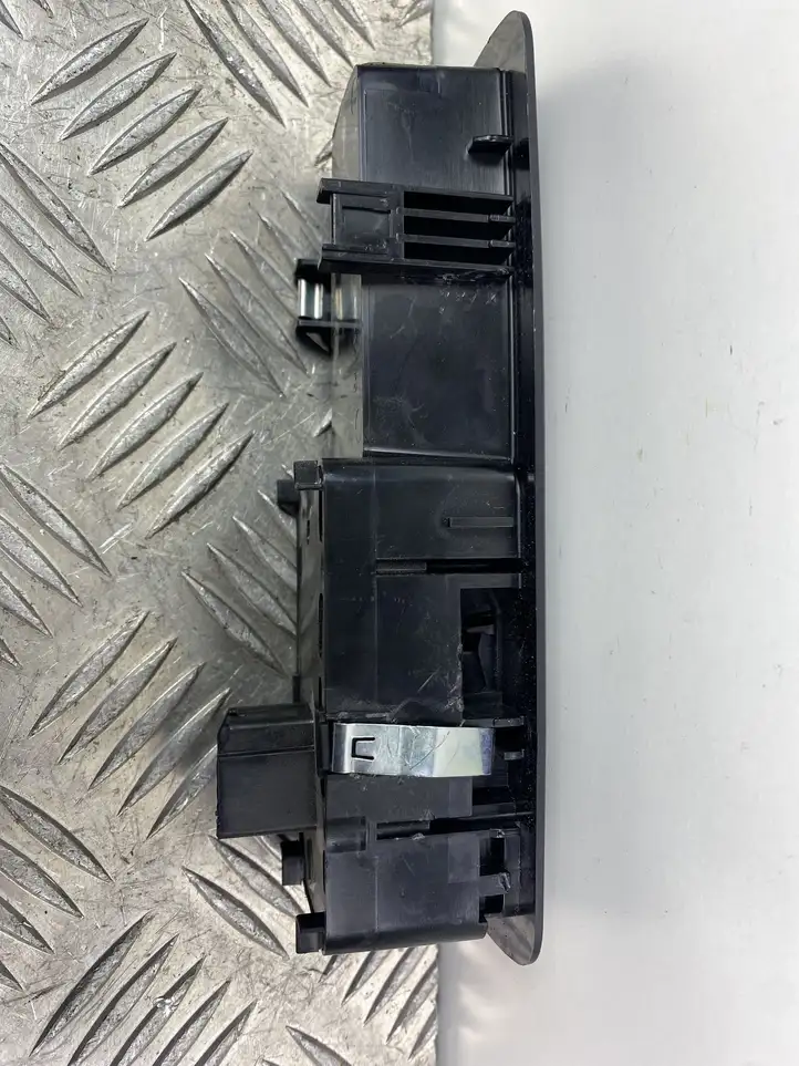 Jeep Cherokee (2013 - 2017) 68228155AA Кнопка стеклоподъемников — фото 2