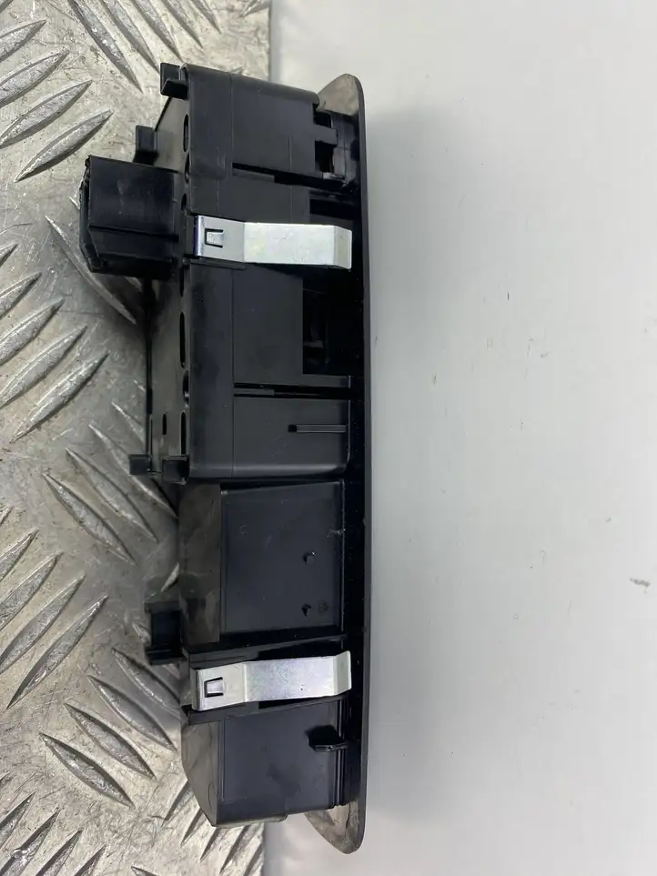 Jeep Cherokee (2013 - 2017) 68228155AA Кнопка стеклоподъемников — фото 4