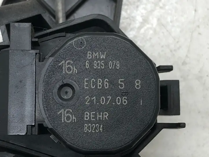BMW 7 E65 E66 (2001 - 2008) B3234 Двигатель задвижки потока воздуха — фото 3