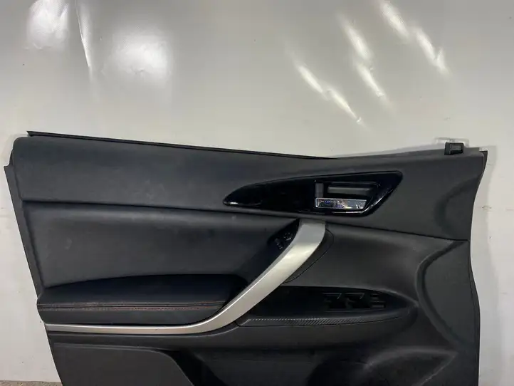Mitsubishi Eclipse Cross (2018 - ) Обшивка передней двери — фото 2