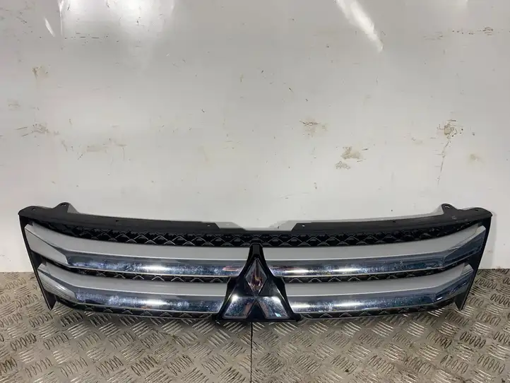 Mitsubishi Eclipse Cross (2018 - ) Верхняя решетка радиатора — фото 1