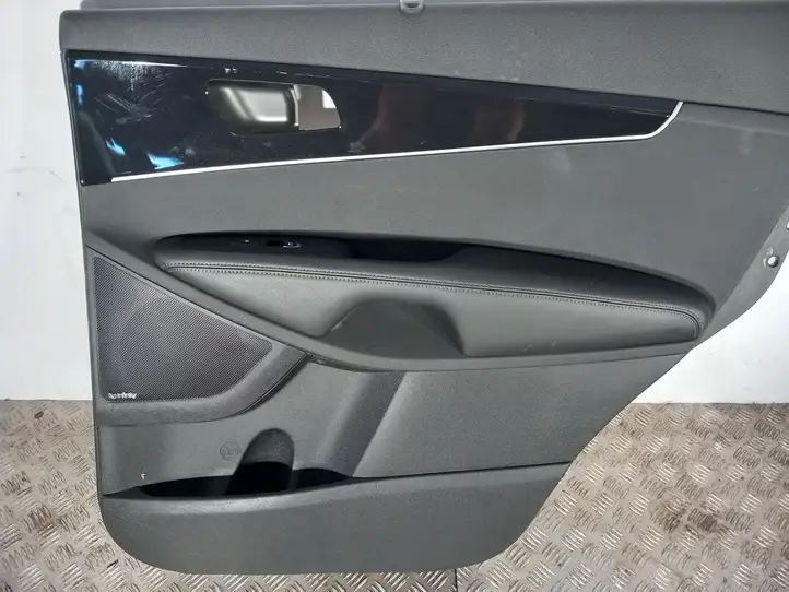 Kia Sorento (2017 - 2020) Обшивка задней двери — фото 5
